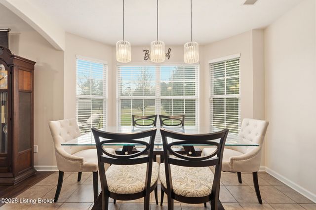 9704 Pebble Ct, Louisville, KY 40229