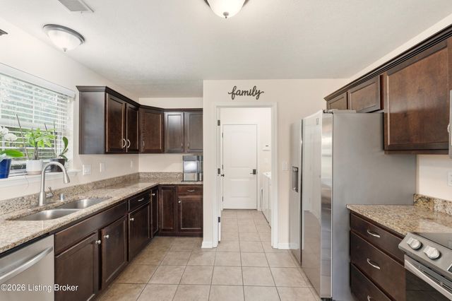 9704 Pebble Ct, Louisville, KY 40229