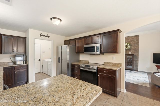 9704 Pebble Ct, Louisville, KY 40229