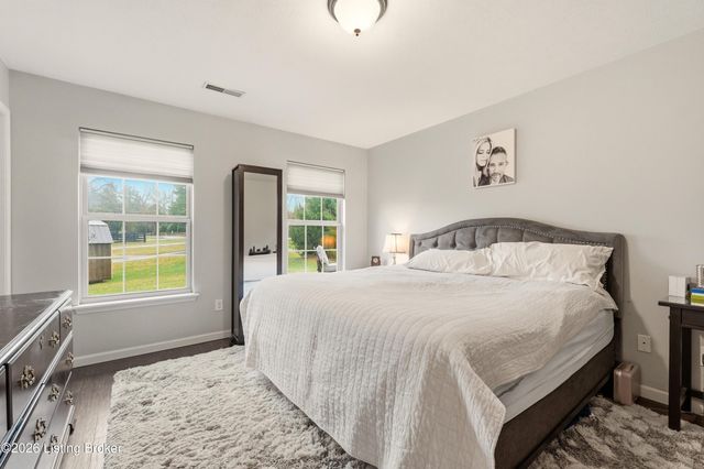 9704 Pebble Ct, Louisville, KY 40229