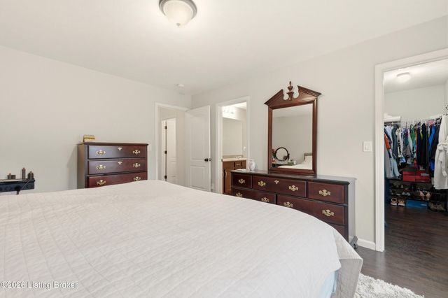 9704 Pebble Ct, Louisville, KY 40229