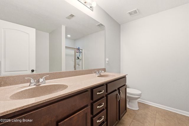 9704 Pebble Ct, Louisville, KY 40229