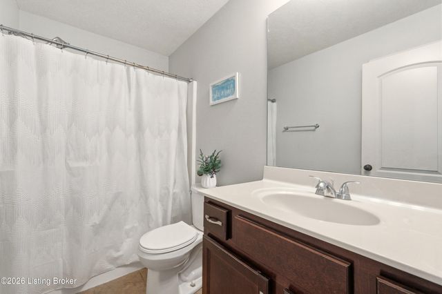 9704 Pebble Ct, Louisville, KY 40229