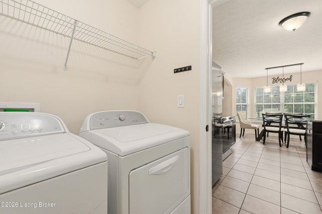 9704 Pebble Ct, Louisville, KY 40229