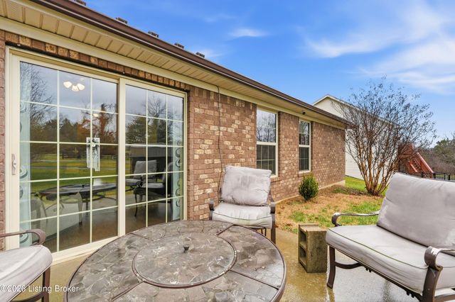 9704 Pebble Ct, Louisville, KY 40229