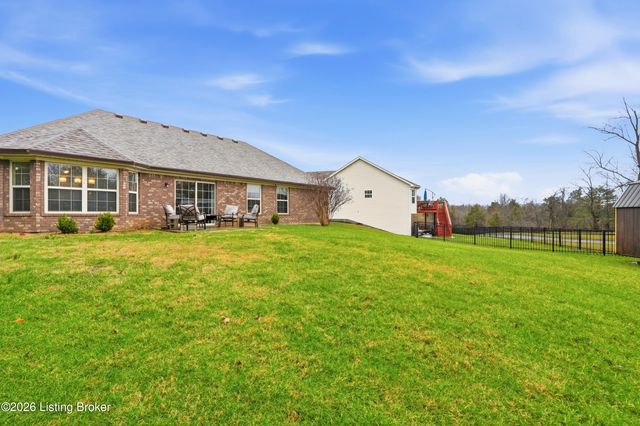 9704 Pebble Ct, Louisville, KY 40229