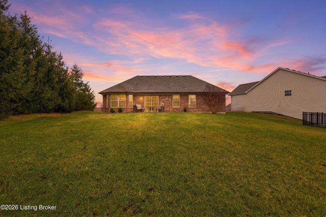 9704 Pebble Ct, Louisville, KY 40229