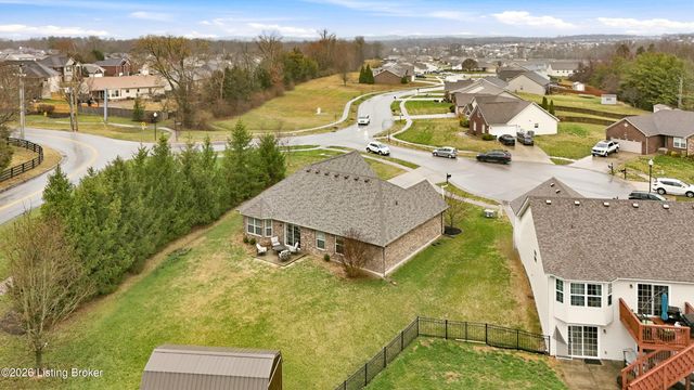 9704 Pebble Ct, Louisville, KY 40229