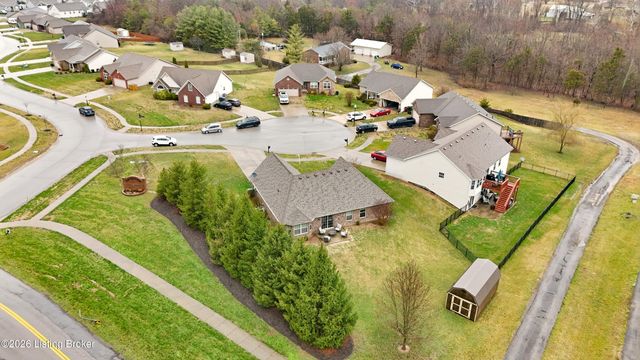 9704 Pebble Ct, Louisville, KY 40229