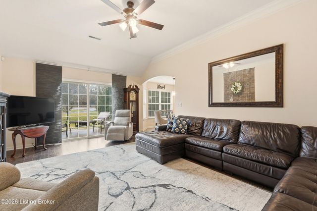 9704 Pebble Ct, Louisville, KY 40229