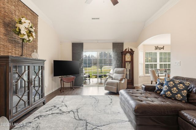 9704 Pebble Ct, Louisville, KY 40229