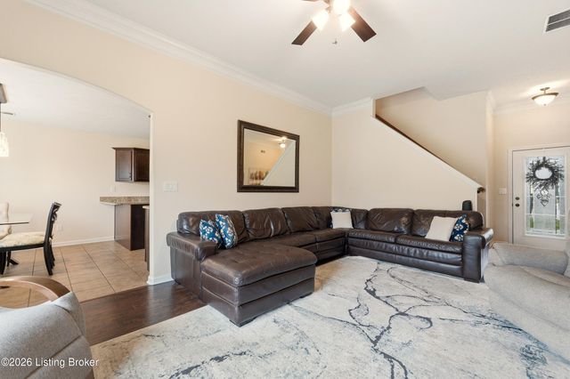 9704 Pebble Ct, Louisville, KY 40229