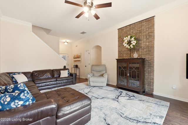 9704 Pebble Ct, Louisville, KY 40229