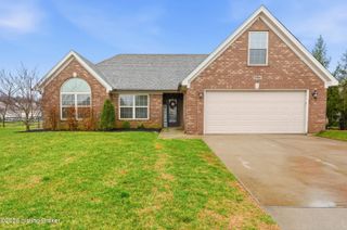 9704 Pebble Ct, Louisville, KY 40229