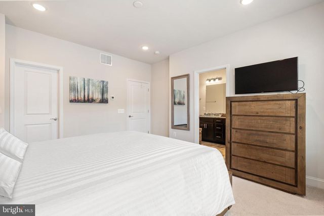 1931 GREENBRIAR HALL RD, Dumfries, VA 22026
