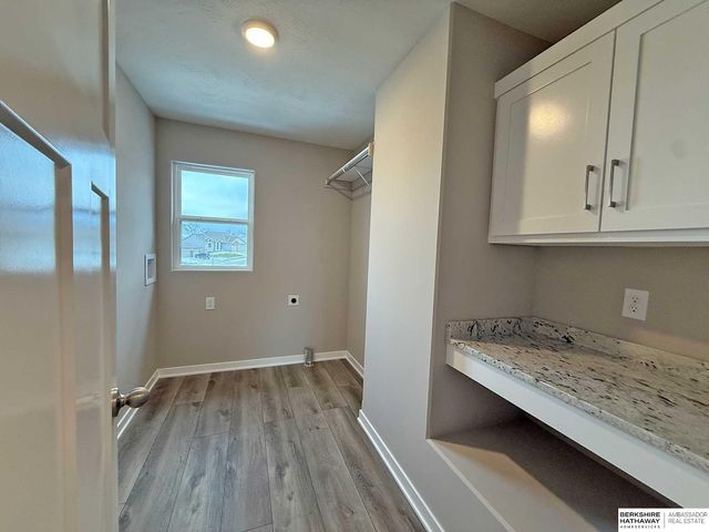 16558 Wirt Street, Omaha, NE 68116