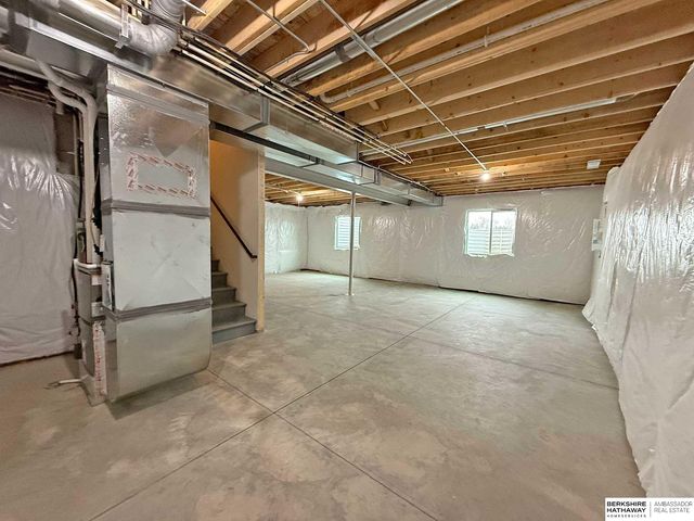 16558 Wirt Street, Omaha, NE 68116