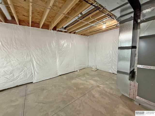 16558 Wirt Street, Omaha, NE 68116