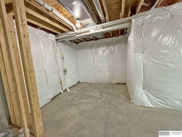 16558 Wirt Street, Omaha, NE 68116