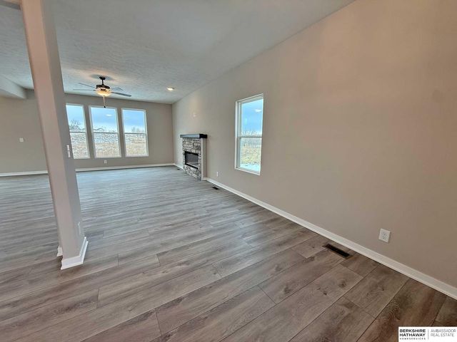 16558 Wirt Street, Omaha, NE 68116