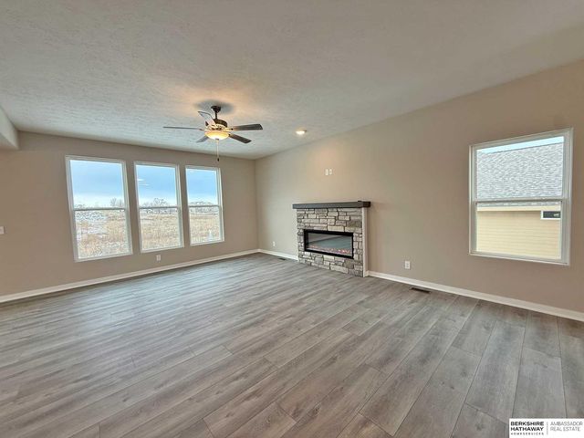 16558 Wirt Street, Omaha, NE 68116