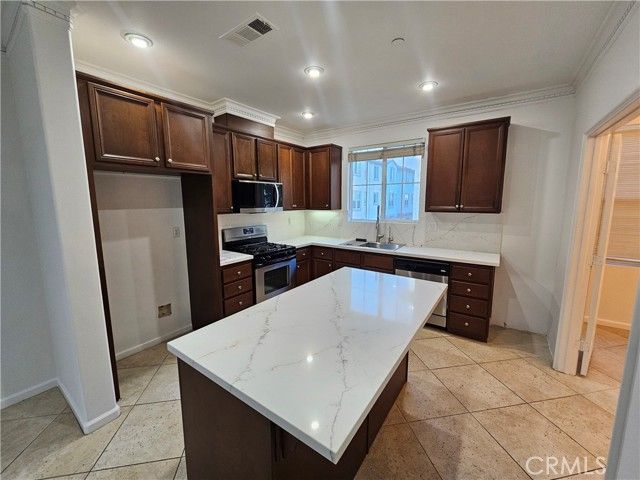 20 Preston Lane, Buena Park, CA 90621