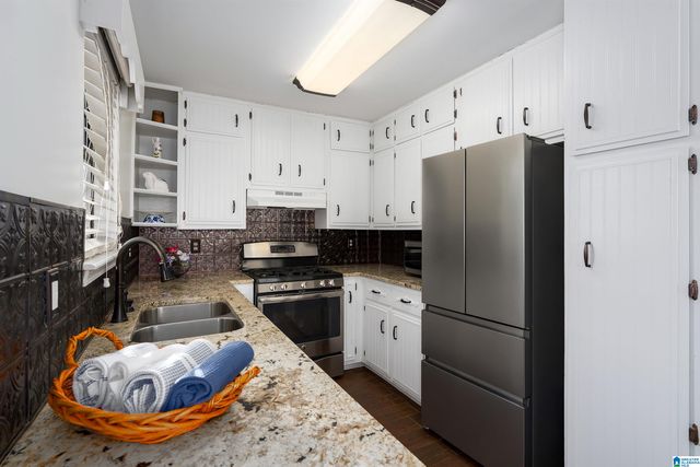 8401 LANEWOOD CIRCLE, Leeds, AL 35094