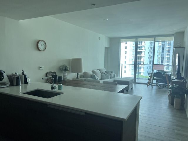1100 S Miami Avenue 1711, Miami, FL 33130