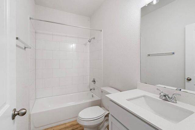 185 Weaver LN, Bastrop, TX 78602