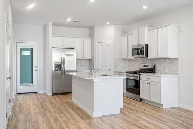 185 Weaver LN, Bastrop, TX 78602