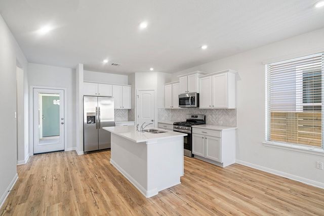 185 Weaver LN, Bastrop, TX 78602