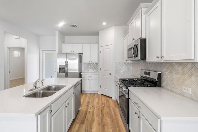 185 Weaver LN, Bastrop, TX 78602