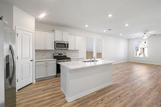 185 Weaver LN, Bastrop, TX 78602