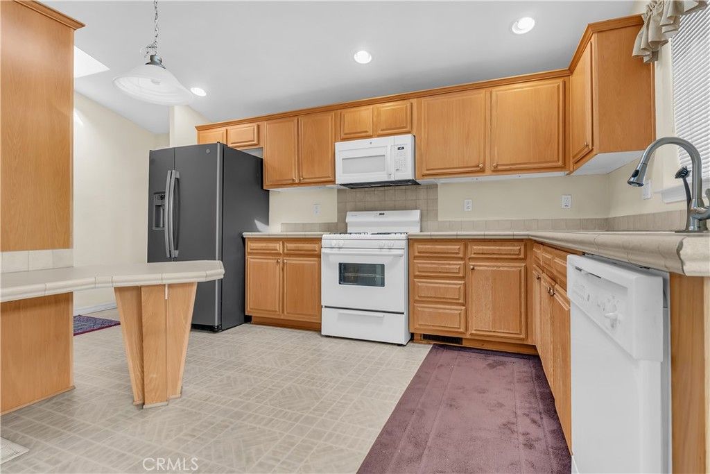 Image 15 of property listing at 5815 E La Palma Avenue 319, Anaheim, CA 92807