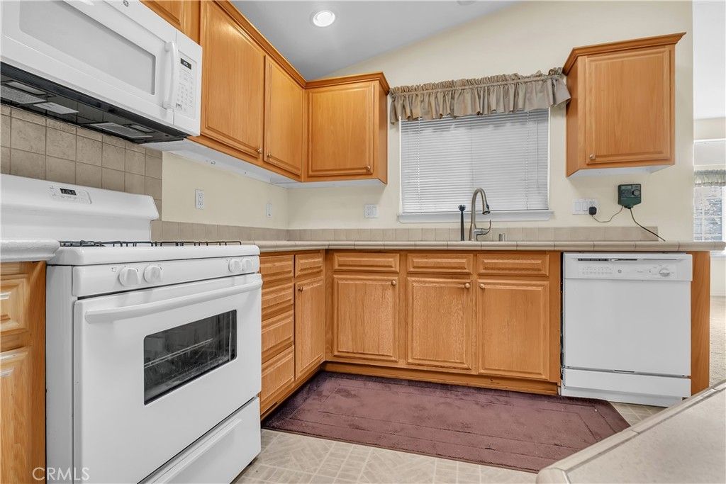 Image 16 of property listing at 5815 E La Palma Avenue 319, Anaheim, CA 92807