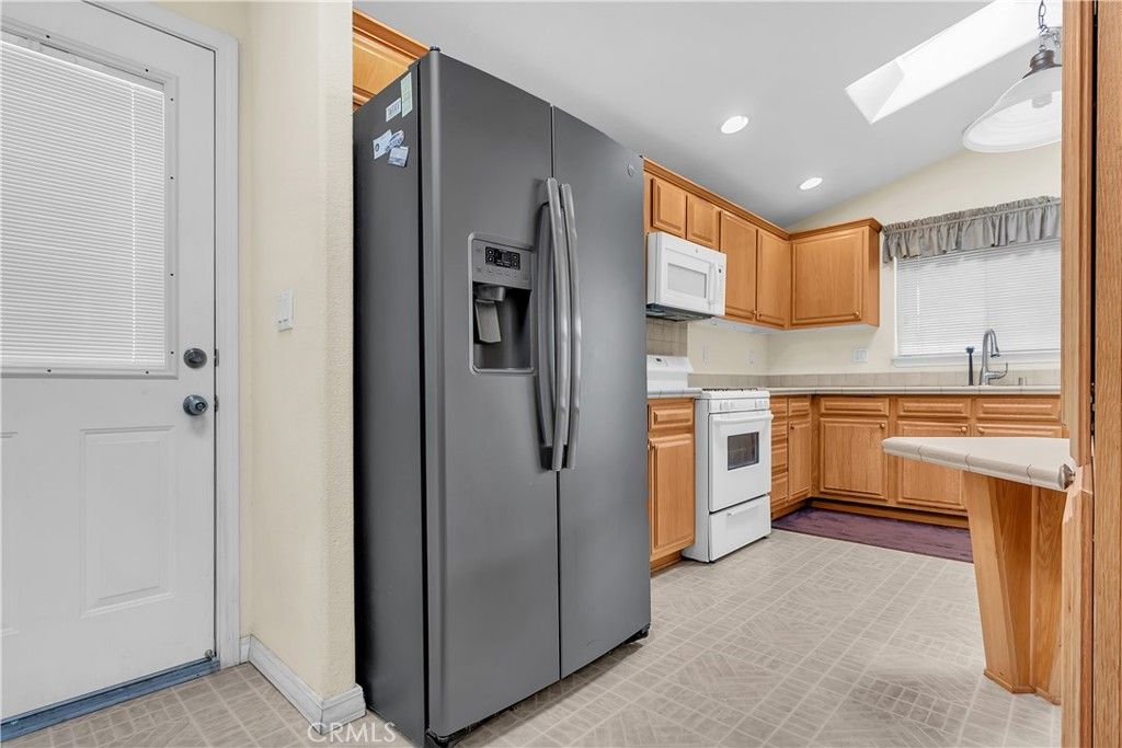 Image 17 of property listing at 5815 E La Palma Avenue 319, Anaheim, CA 92807