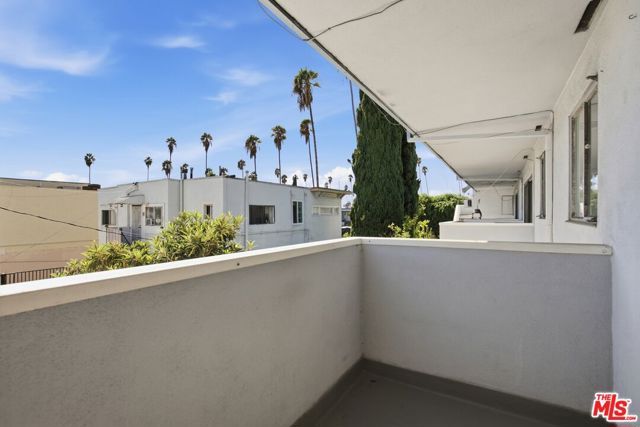 1528 Winona Boulevard 9, Los Angeles, CA 90027