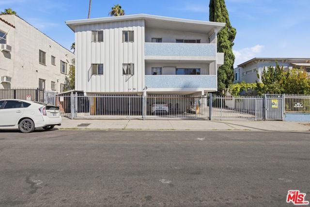 1528 Winona Boulevard 9, Los Angeles, CA 90027