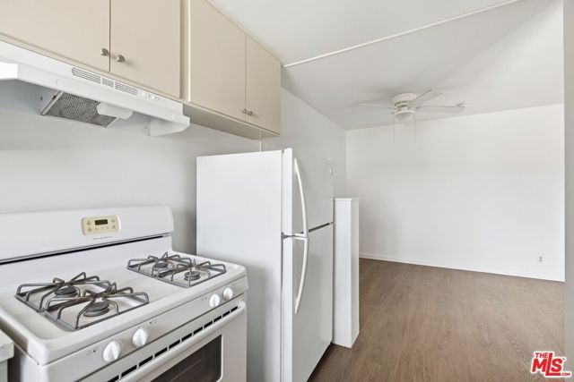 1528 Winona Boulevard 9, Los Angeles, CA 90027