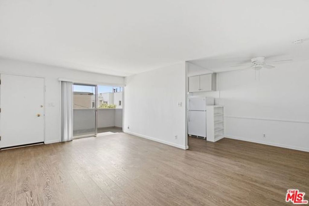 1528 Winona Boulevard 9, Los Angeles, CA 90027