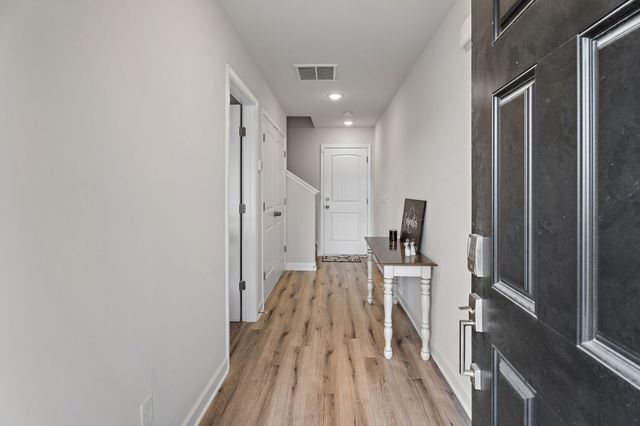 805 Coronation Dr, Antioch, TN 37013