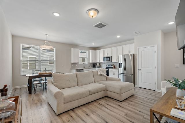805 Coronation Dr, Antioch, TN 37013