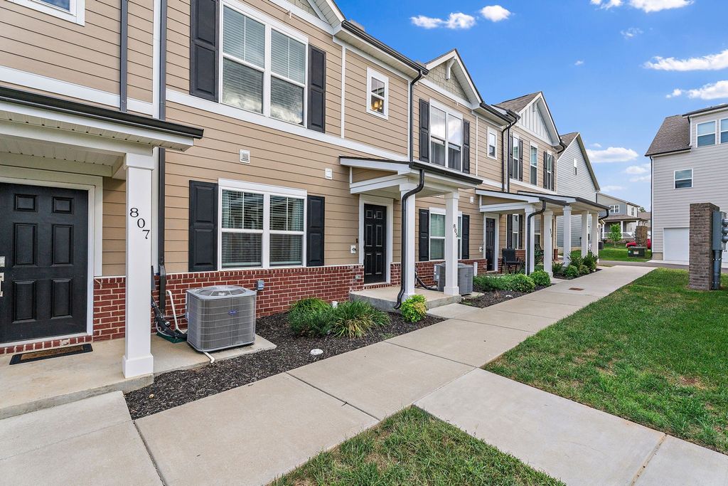 805 Coronation Dr, Antioch, TN 37013