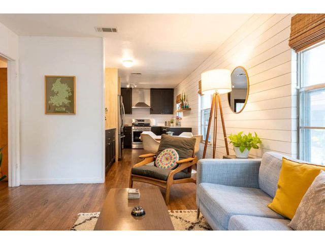 3011 E 17th ST, Austin, TX 78702