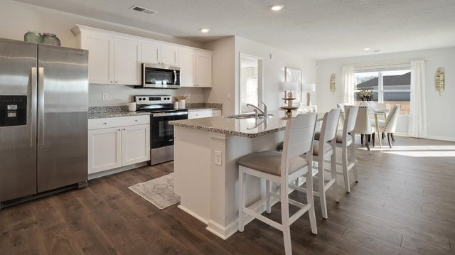 7955 ROYSTER CREEK DR E, Millington, TN 38053