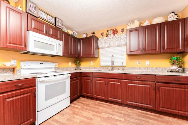 1128 SHARED PASSION ST, Ruskin, FL 33570