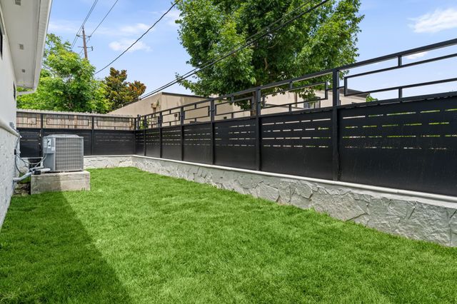 4814 Locust Street, Bellaire, TX 77401