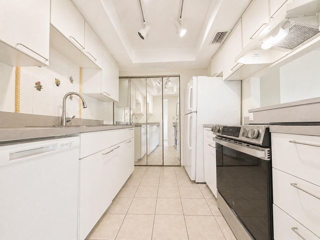 723 115TH AVENUE N 2106, St Petersburg, FL 33716