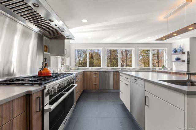 4 Trails End, Rye, NY 10580