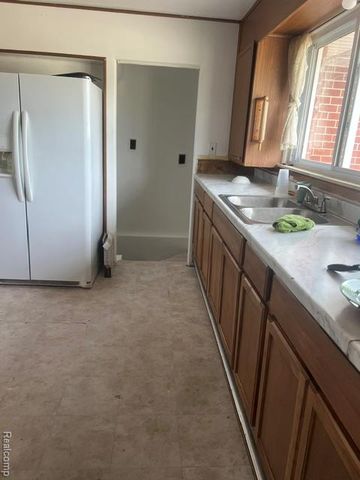19351 Eastland Street, Roseville, MI 48066